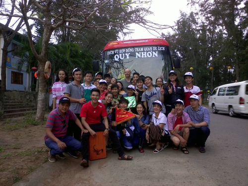 ĐOÀN KHÁCH THAM QUAN DU KHẢO VÊ NGUỒN