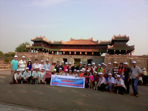 ĐOÀN KHÁCH  THAM QUAN DU LỊCH CÁC TỈNH MIỀN TRUNG