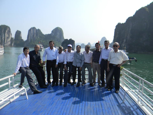 Đoàn khách của công ty TNHH dịch vụ du lịch Bình Định tham quan các tỉnh phía Bắc